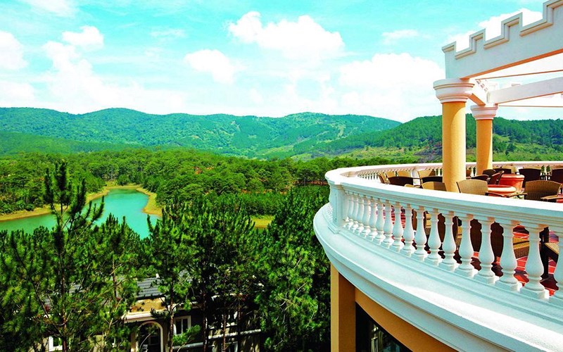 Miễn phụ thu cuối tuần! chọn ngay DaLat Edensee Lake Resort & Spa